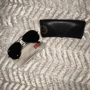 Ray-Ban Aviators - Matte Black frames
